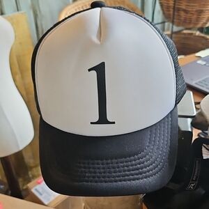 Mono Farbe Black and White "1" Thing One Trucker Cap